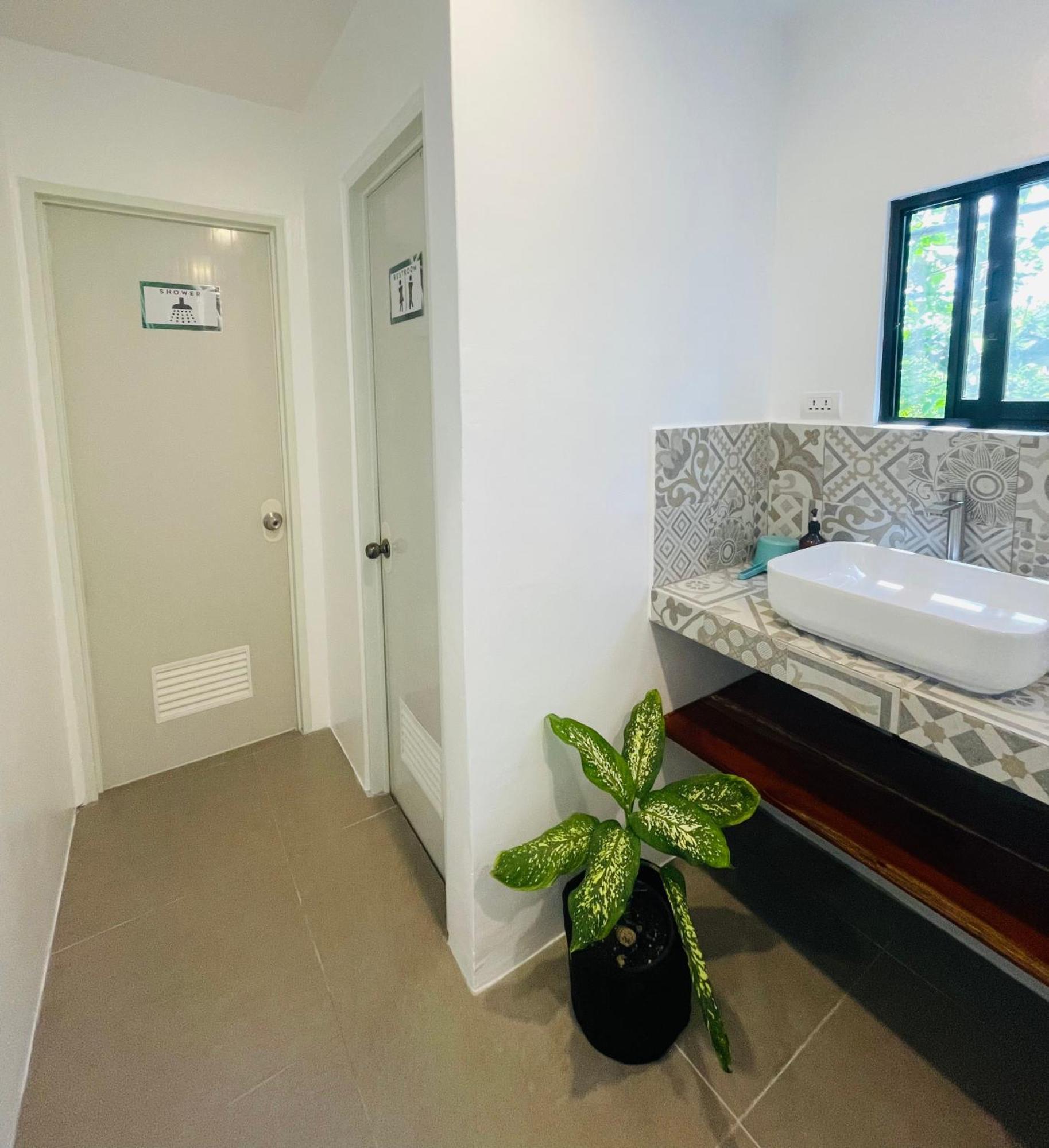 Maayong Hostel (Adults Only) Moalboal Dış mekan fotoğraf