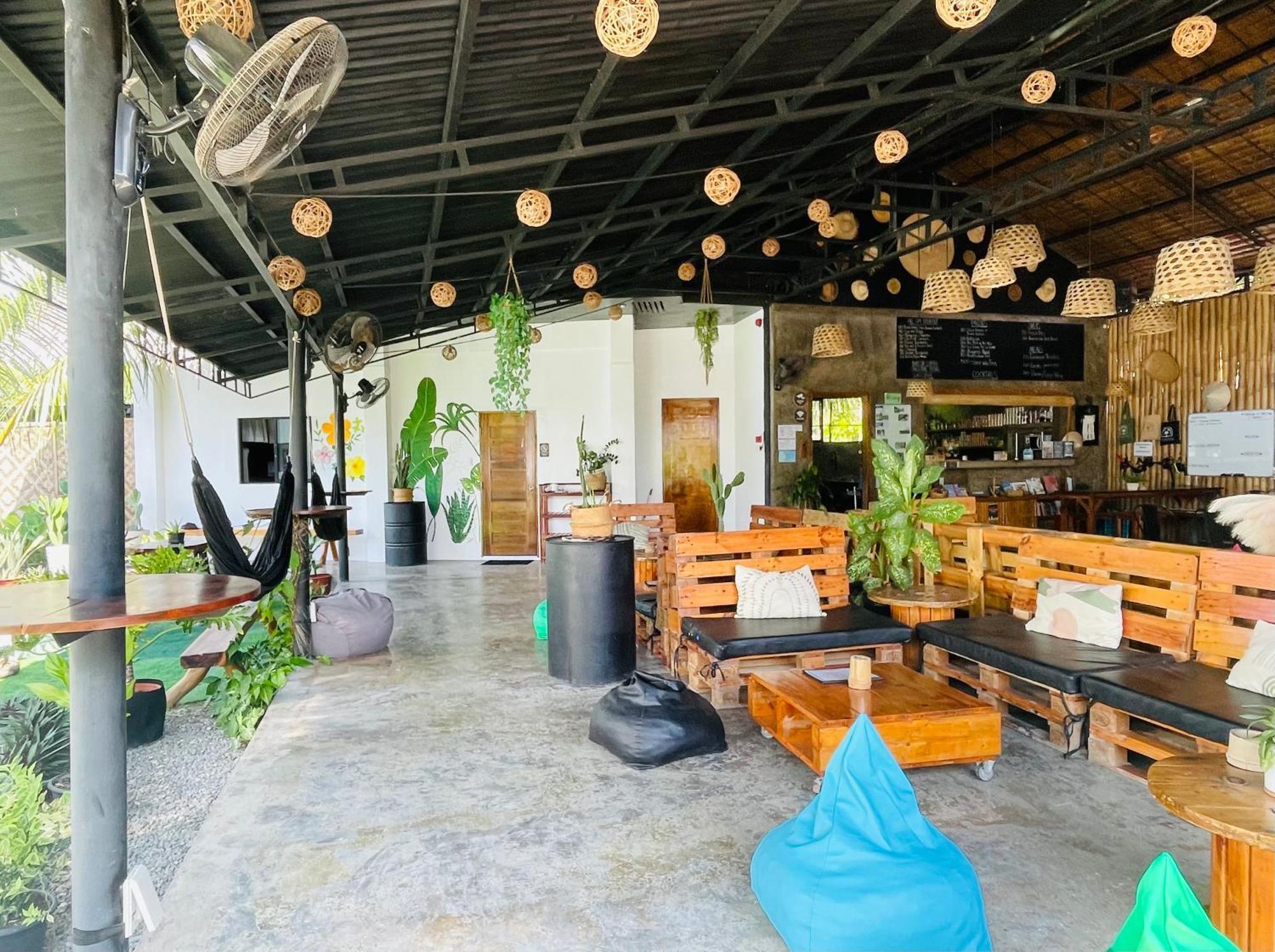 Maayong Hostel (Adults Only) Moalboal Dış mekan fotoğraf