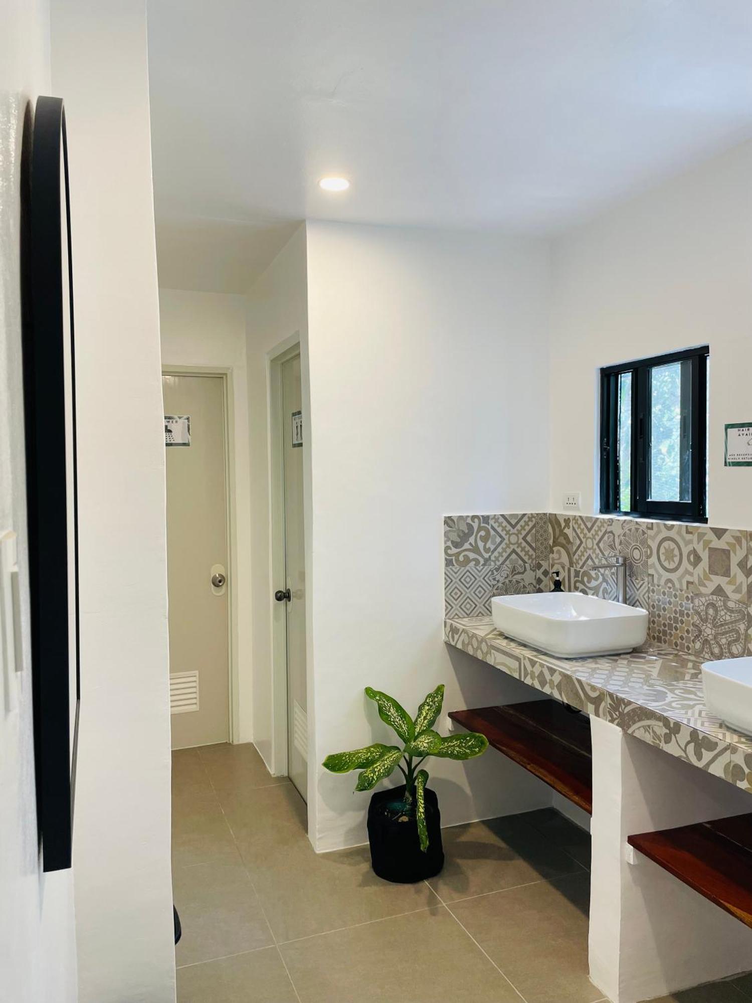 Maayong Hostel (Adults Only) Moalboal Dış mekan fotoğraf