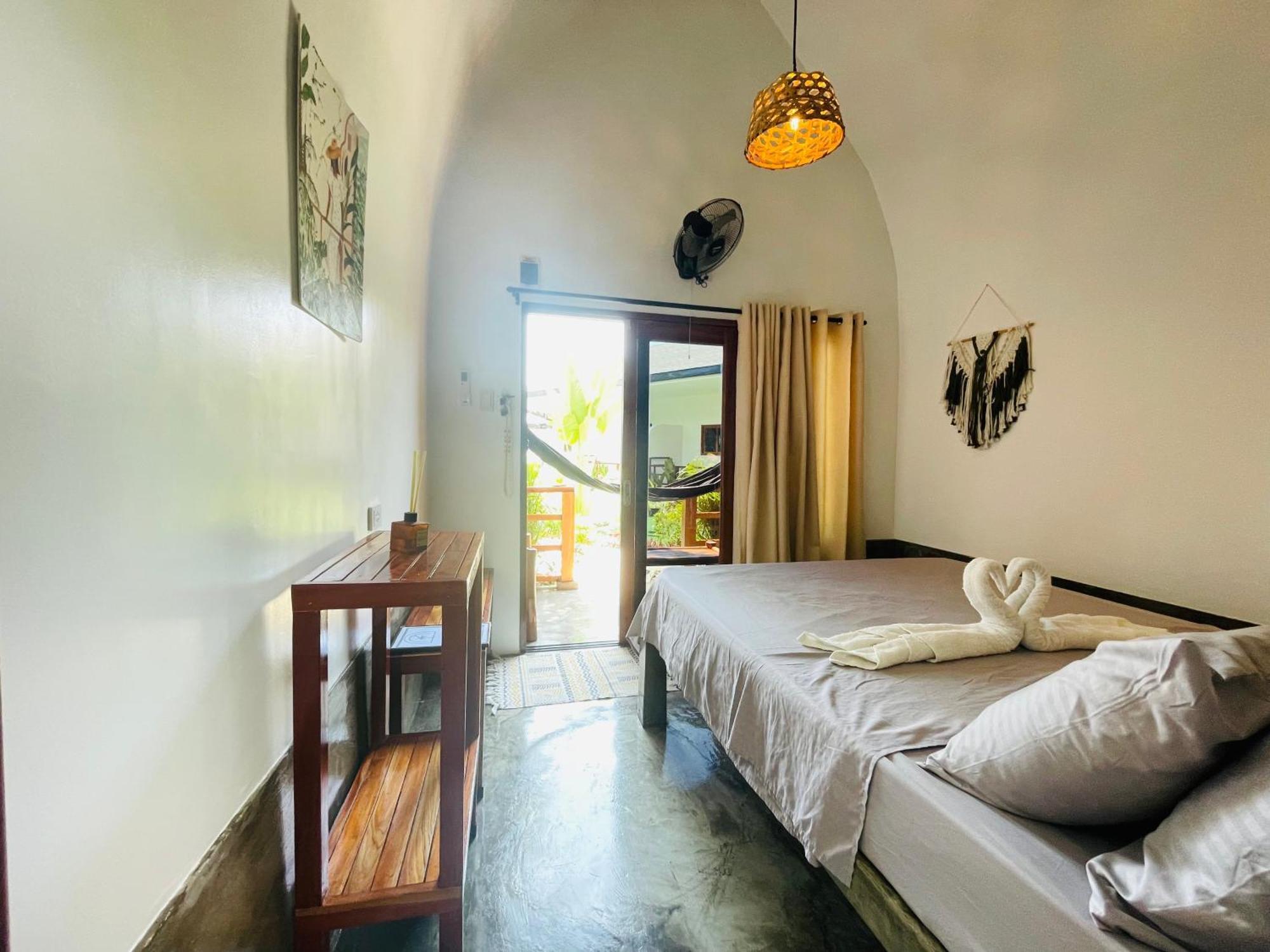 Maayong Hostel (Adults Only) Moalboal Dış mekan fotoğraf